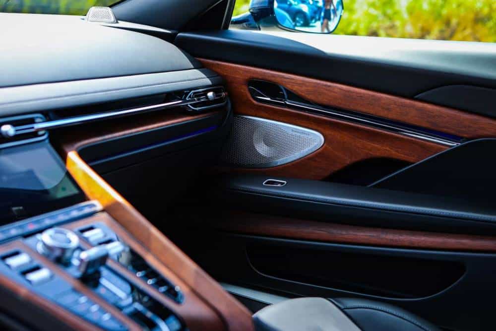 https://cdn.autogreeknews.gr/wp-content/uploads/2026/08/Aston-Martin-Heritage-Collection-5-2048x1366-1.jpg