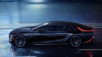 Η Cadillac που κοστίζει όσο 6 Porsche και φτιάχνεται στο χέρι