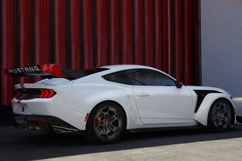 https://cdn.autogreeknews.gr/wp-content/uploads/2026/08/Carlos_Sainz_Snr_Mustang_GTD_07_269-1.jpg