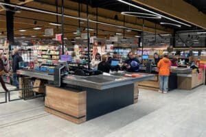 Αλυσίδα super market απαγόρευσε τα ηλεκτρικά αυτοκίνητα