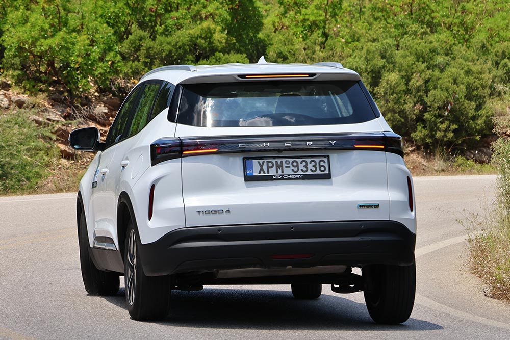 https://cdn.autogreeknews.gr/wp-content/uploads/2026/08/Chery-Tiggo-4-Hybrid-white-4.jpg