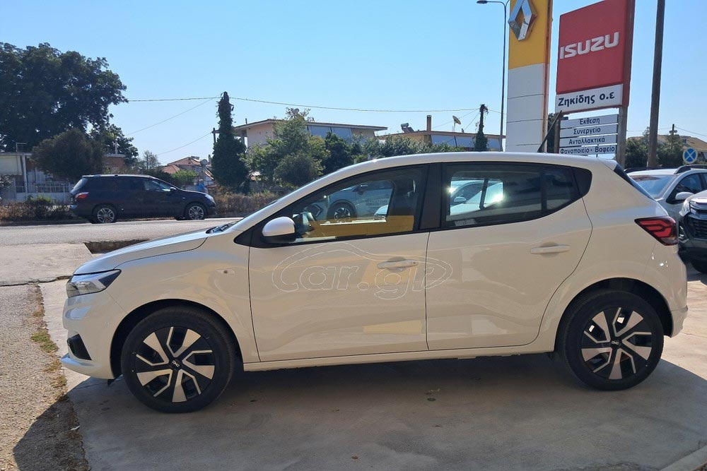 https://cdn.autogreeknews.gr/wp-content/uploads/2026/08/Dacia-Sandero-2026-used-2.jpg