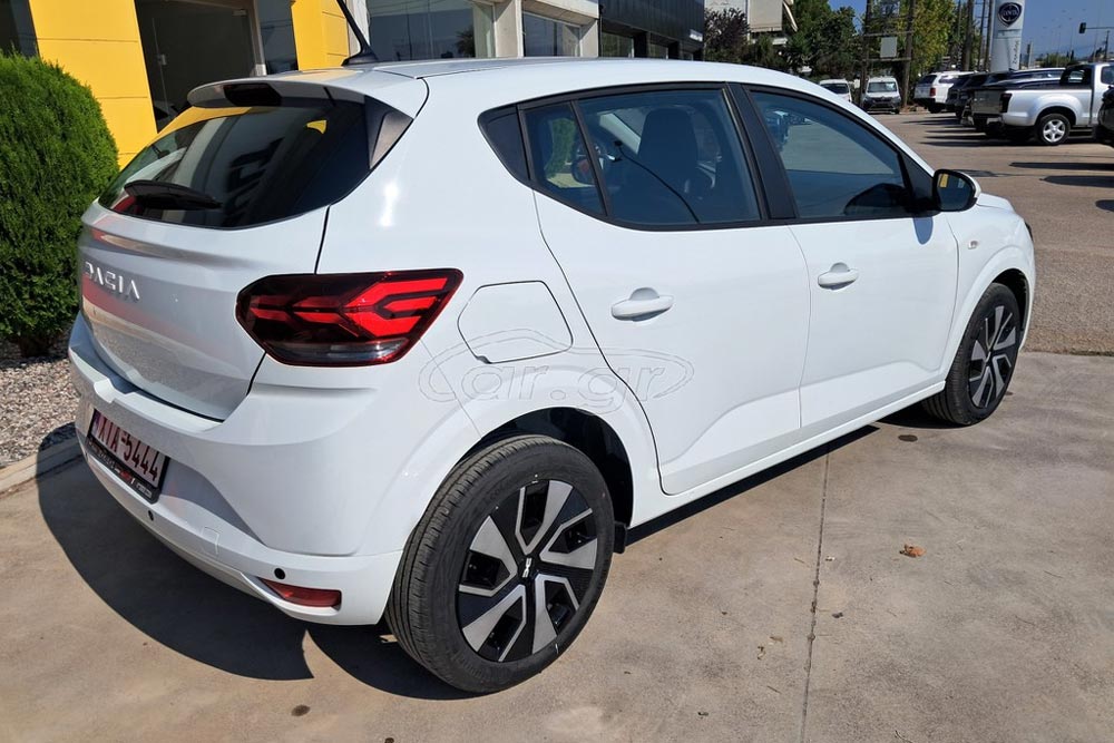 https://cdn.autogreeknews.gr/wp-content/uploads/2026/08/Dacia-Sandero-2026-used-3.jpg