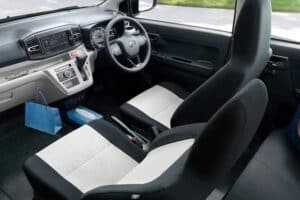 Daihatsu-Mira-eS-2026-(2)