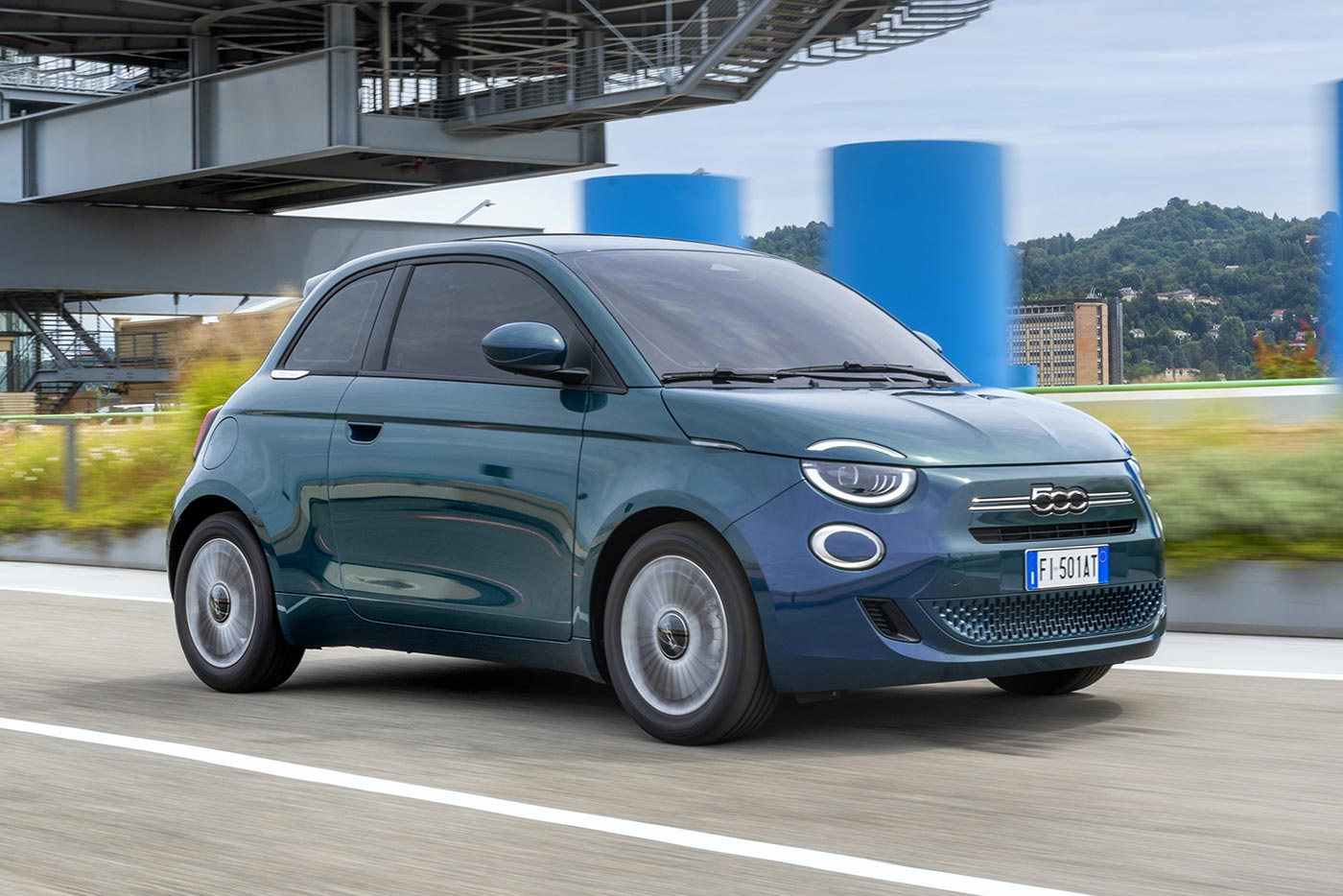 https://cdn.autogreeknews.gr/wp-content/uploads/2026/08/Fiat-500-Hybrid-2026.jpg