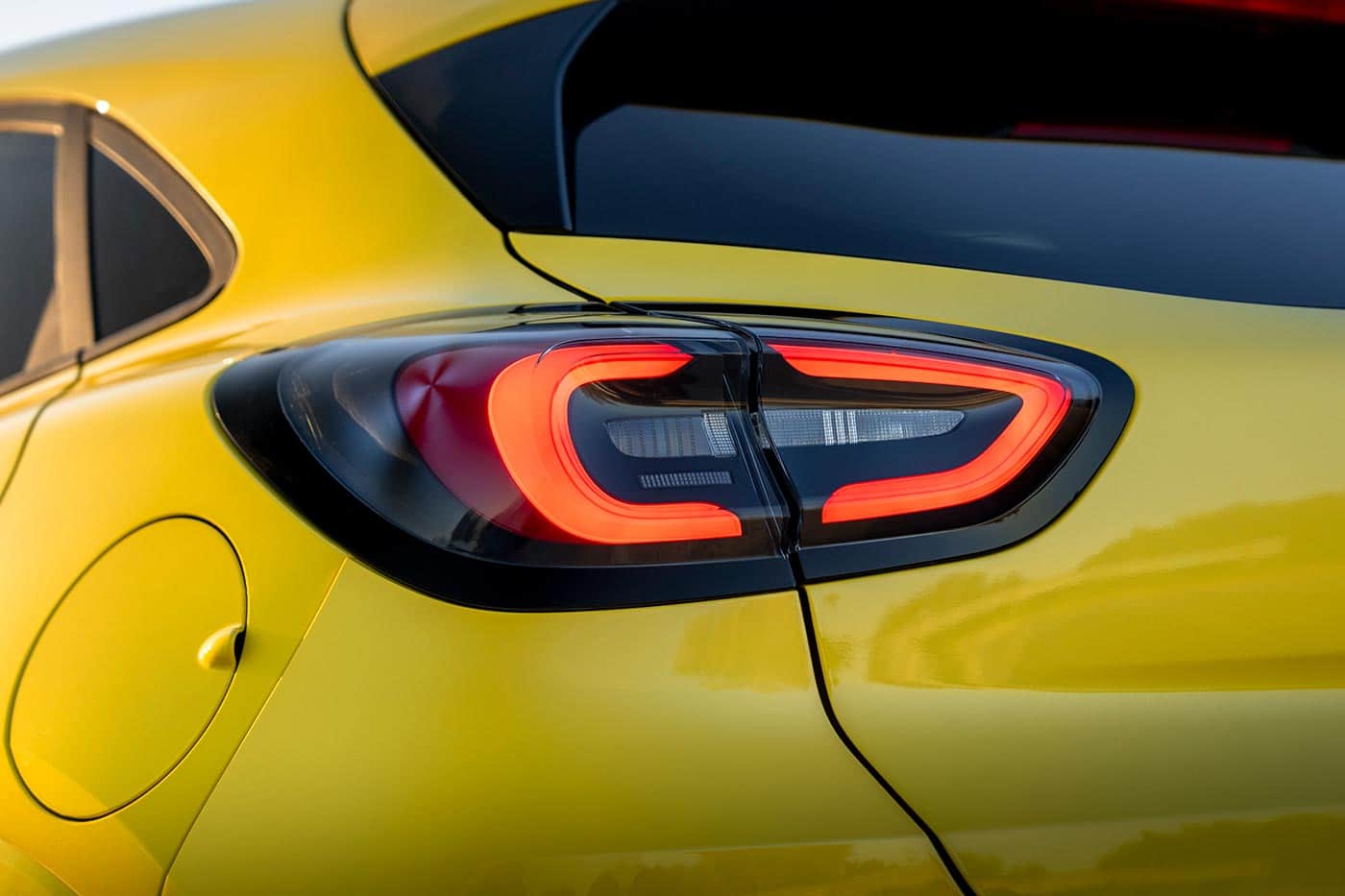 https://cdn.autogreeknews.gr/wp-content/uploads/2026/08/Ford-Puma_Gen-E_rear_light.jpg