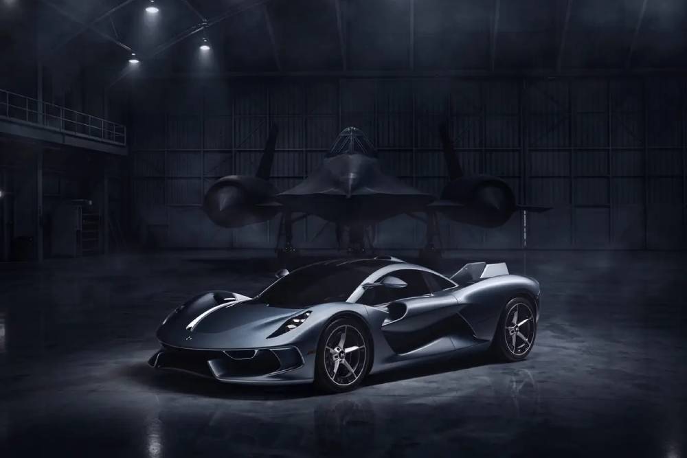 https://cdn.autogreeknews.gr/wp-content/uploads/2026/08/Hennessey-Blackbird-01-1-scaled-1.jpg