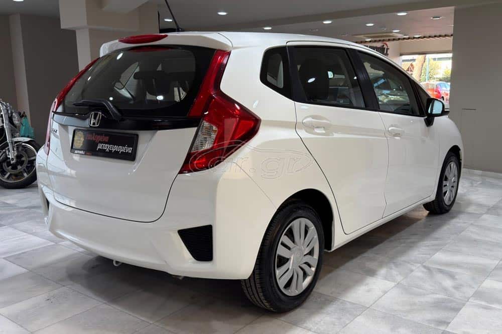 https://cdn.autogreeknews.gr/wp-content/uploads/2026/08/Honda-Jazz-2026-used-2.jpg