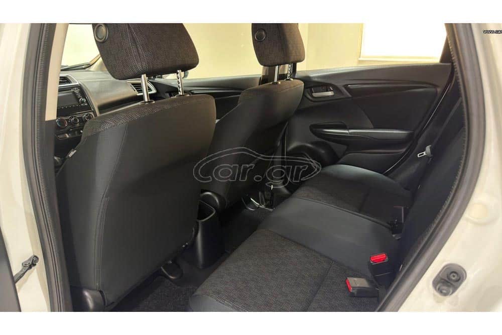 https://cdn.autogreeknews.gr/wp-content/uploads/2026/08/Honda-Jazz-2026-used-5.jpg