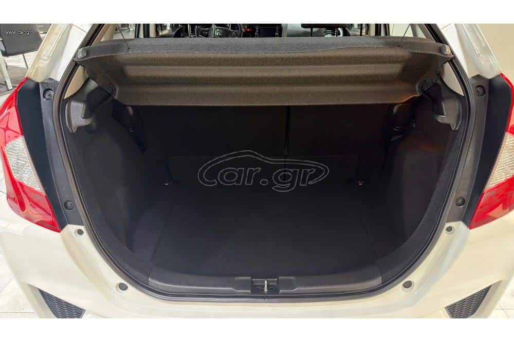 https://cdn.autogreeknews.gr/wp-content/uploads/2026/08/Honda-Jazz-2026-used-6.jpg