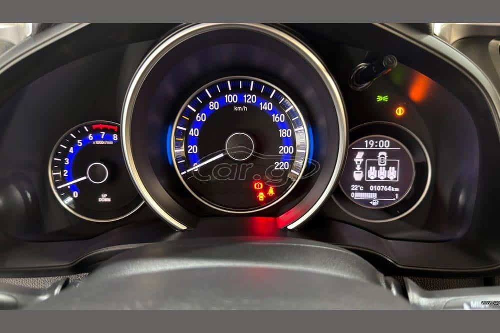 https://cdn.autogreeknews.gr/wp-content/uploads/2026/08/Honda-Jazz-2026-used-8.jpg