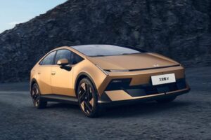 Hyundai-Ioniq-V-00017-2048×1113