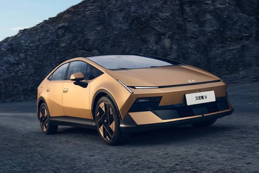 https://cdn.autogreeknews.gr/wp-content/uploads/2026/08/Hyundai-Ioniq-V-00017-2048x1113-1.jpg