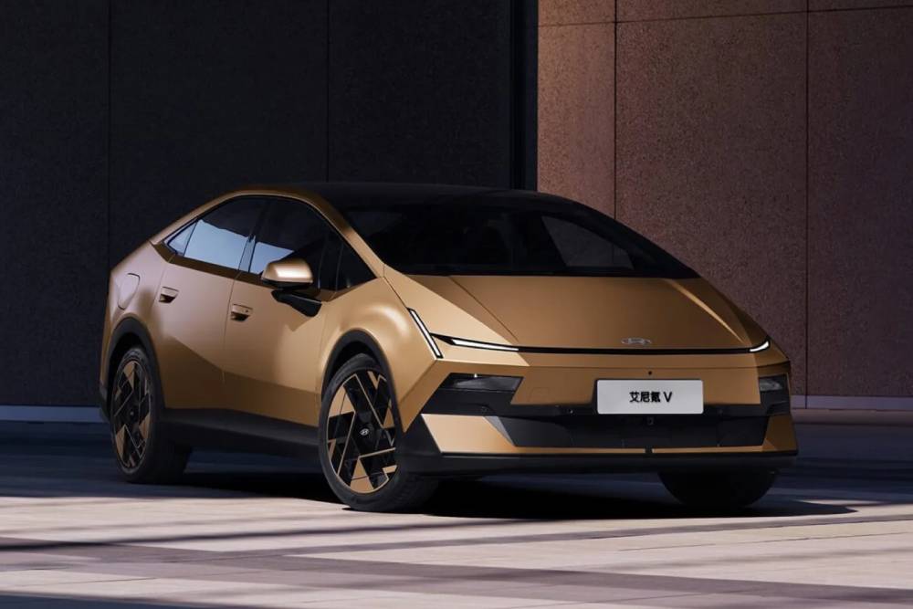 https://cdn.autogreeknews.gr/wp-content/uploads/2026/08/Hyundai-Ioniq-V-00020-2048x1223-1.jpg