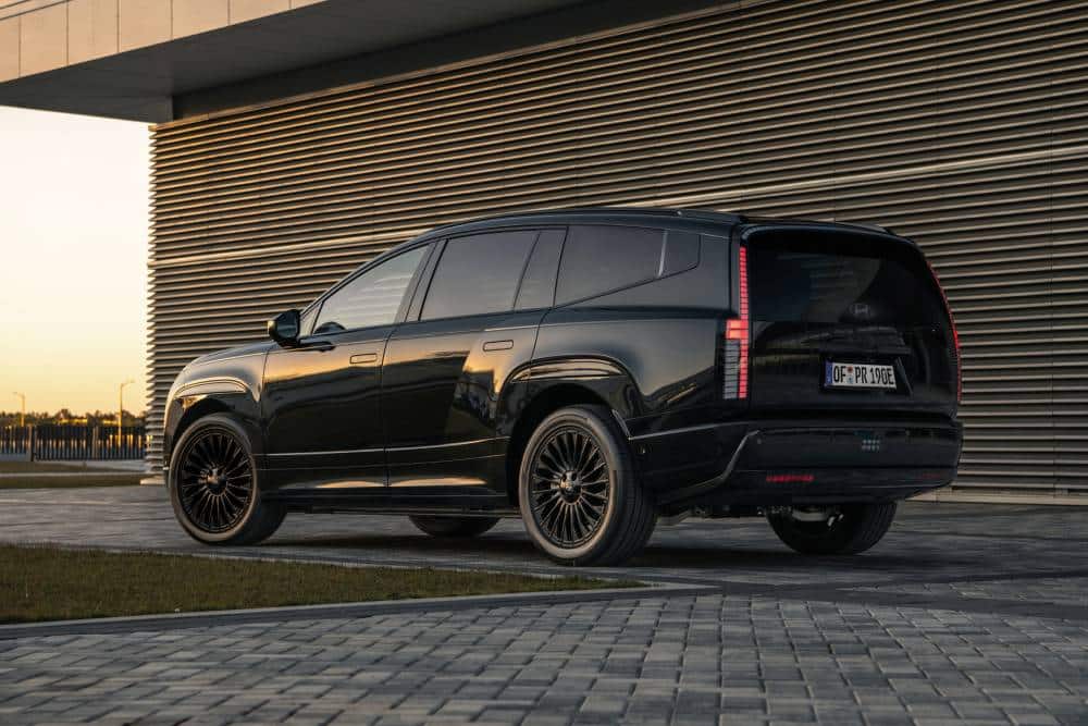 https://cdn.autogreeknews.gr/wp-content/uploads/2026/08/Ioniq9_Calligraphy_Black_Ink_03-1.jpg