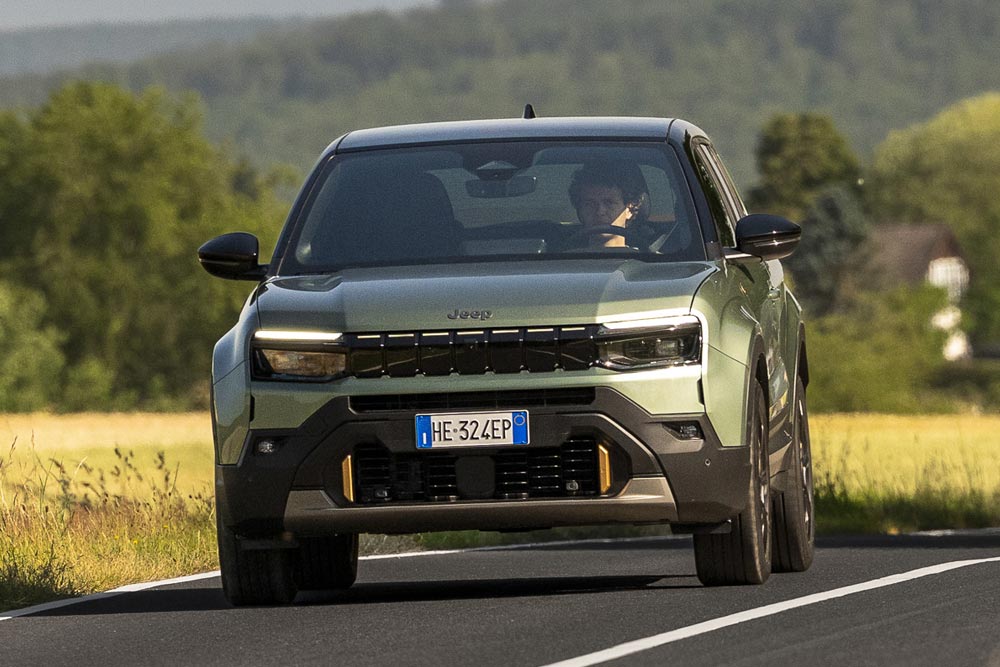 https://cdn.autogreeknews.gr/wp-content/uploads/2026/08/Jeep-Avenger-2026-7.jpg