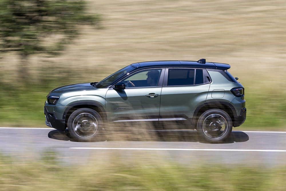 https://cdn.autogreeknews.gr/wp-content/uploads/2026/08/Jeep-Avenger-2026-8.jpg
