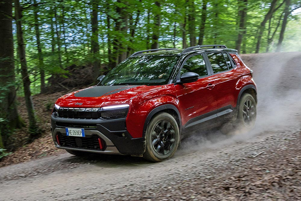 https://cdn.autogreeknews.gr/wp-content/uploads/2026/08/Jeep-Avenger-2026-9.jpg