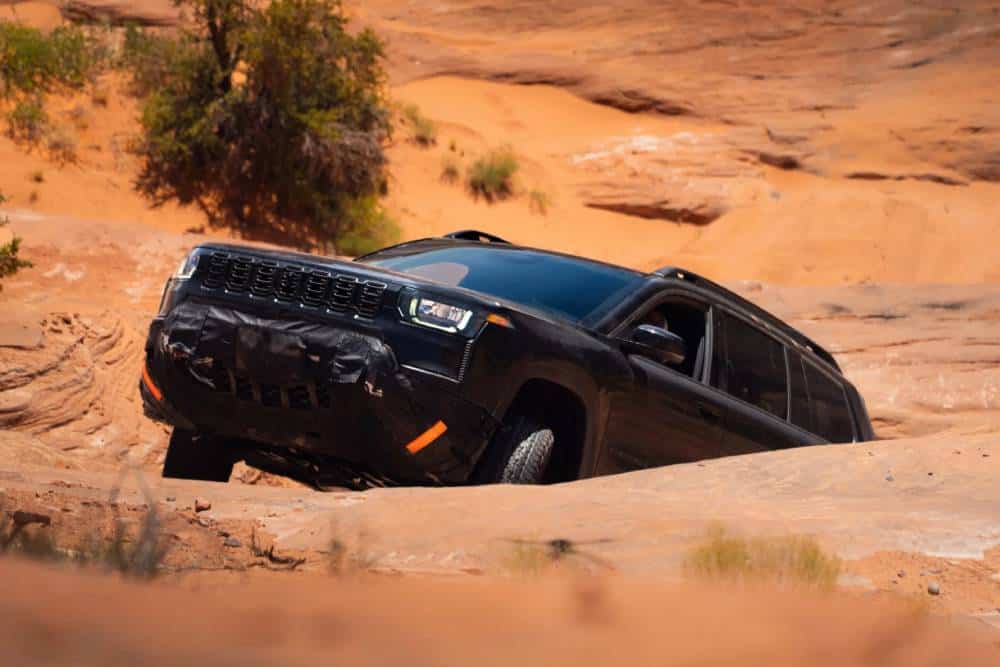 https://cdn.autogreeknews.gr/wp-content/uploads/2026/08/Jeep-Cherokee-Trailhawk-828-1-2048x1366-1.jpg