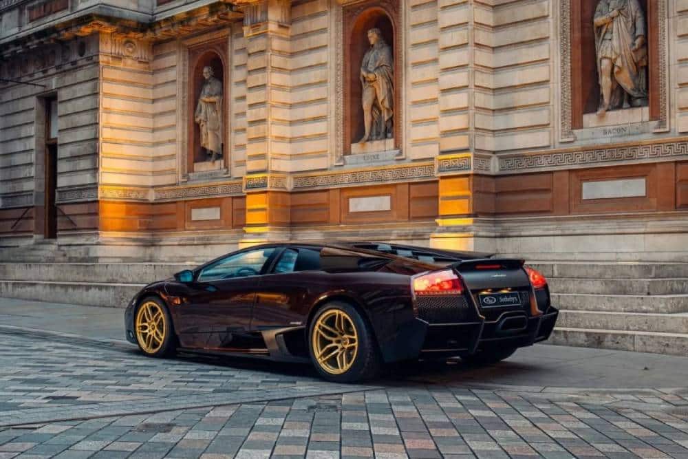 https://cdn.autogreeknews.gr/wp-content/uploads/2026/08/Lamborghini_Murcielago_SV_2010_manual-10.jpg