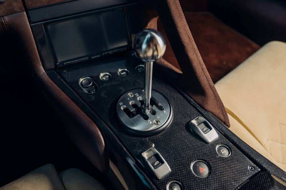 https://cdn.autogreeknews.gr/wp-content/uploads/2026/08/Lamborghini_Murcielago_SV_2010_manual-3.jpg