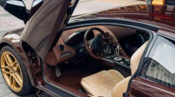 Η τελευταία χειροκίνητη Lambo V12 μας έχει του χεριού της
