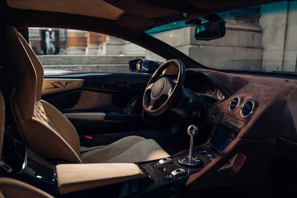 https://cdn.autogreeknews.gr/wp-content/uploads/2026/08/Lamborghini_Murcielago_SV_2010_manual-4.jpg