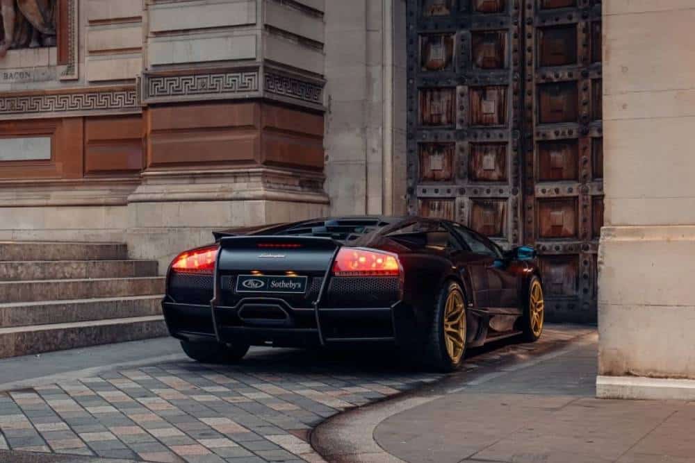 https://cdn.autogreeknews.gr/wp-content/uploads/2026/08/Lamborghini_Murcielago_SV_2010_manual-9.jpg