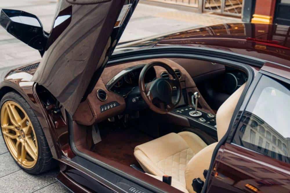 https://cdn.autogreeknews.gr/wp-content/uploads/2026/08/Lamborghini_Murcielago_SV_2010_manual.jpg