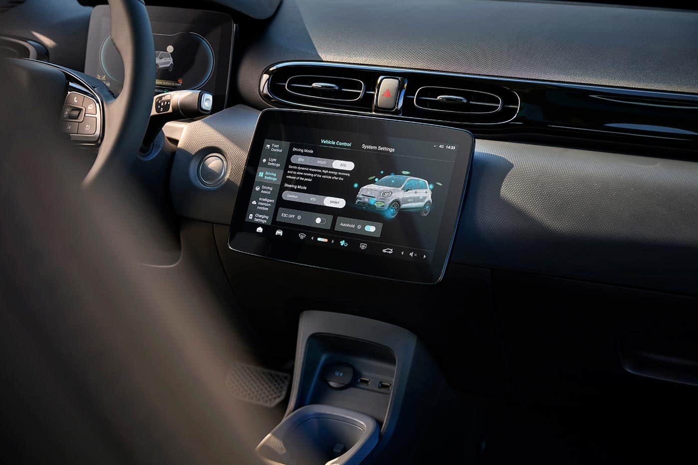 https://cdn.autogreeknews.gr/wp-content/uploads/2026/08/Leapmotor-T03-interior-1.jpg
