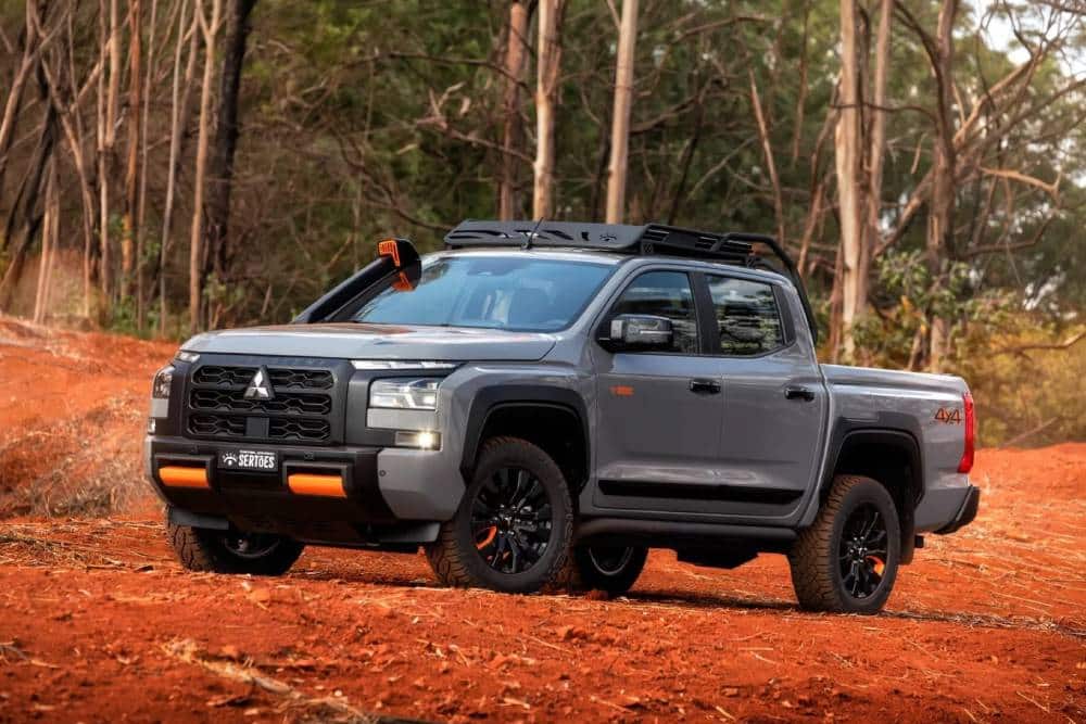 https://cdn.autogreeknews.gr/wp-content/uploads/2026/08/Mitsubishi-Triton-Savana-Sertoes-Brazil-4-2048x136-1.jpg
