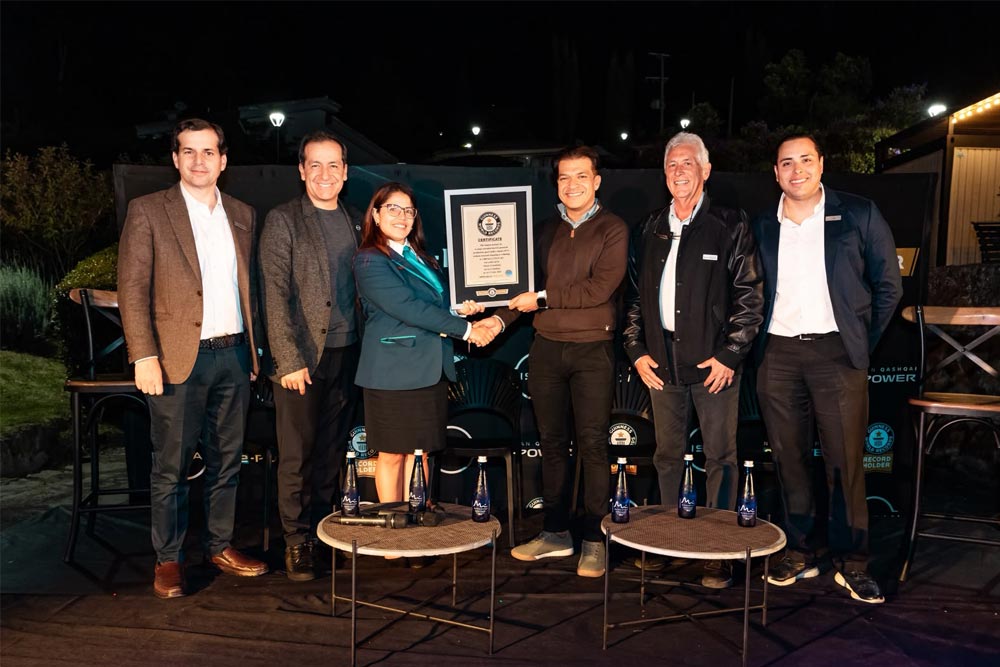 https://cdn.autogreeknews.gr/wp-content/uploads/2026/08/Nissan-Qashqai-e-Power-Guinness-Record-1.jpeg