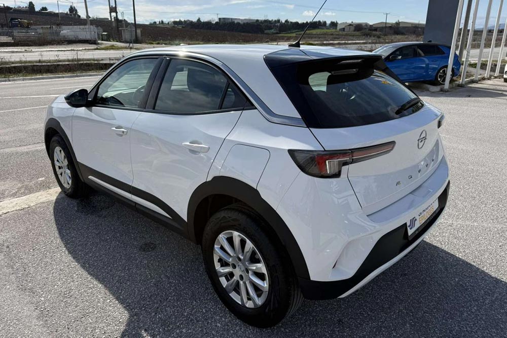 https://cdn.autogreeknews.gr/wp-content/uploads/2026/08/Opel-Mokka-2023-used-6.jpg