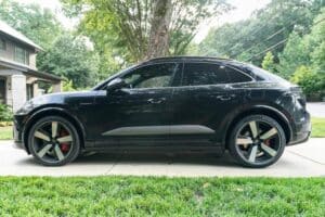 Porsche-Macan-Turbo-Electric-Auction (9)