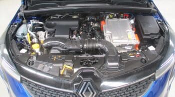 Renault Clio Hybrid με 3.000 χλμ. πωλείται 5.000 ευρώ κάτω