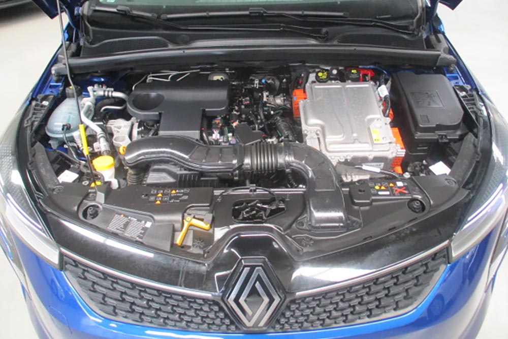 https://cdn.autogreeknews.gr/wp-content/uploads/2026/08/Renault-Clio-E-Tech-2025-used-1.jpg