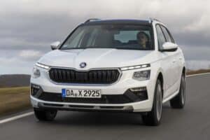 Skoda-Kamiq-front-kinisi