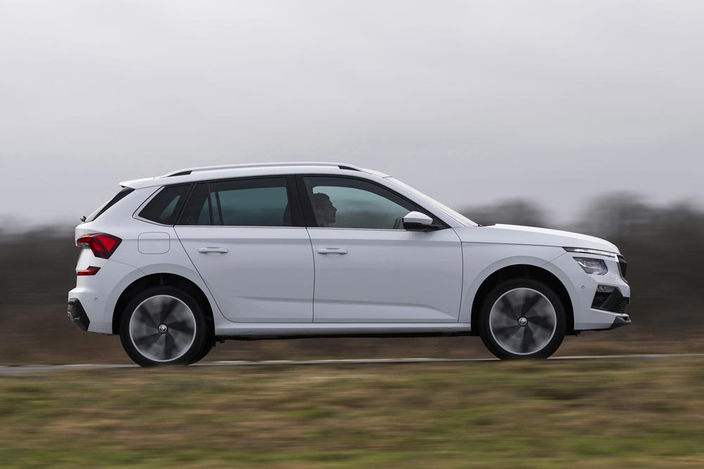 https://cdn.autogreeknews.gr/wp-content/uploads/2026/08/Skoda-Kamiq-side.jpg