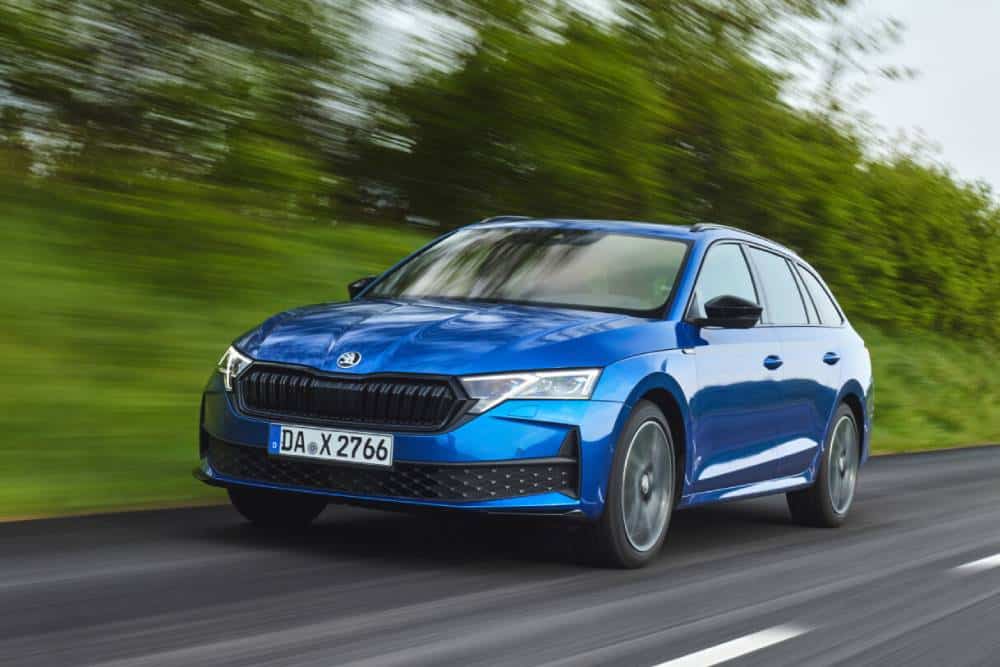 https://cdn.autogreeknews.gr/wp-content/uploads/2026/08/Skoda-Octavia-turns-30-Three-decades-of-a-brand-ic-2.jpg
