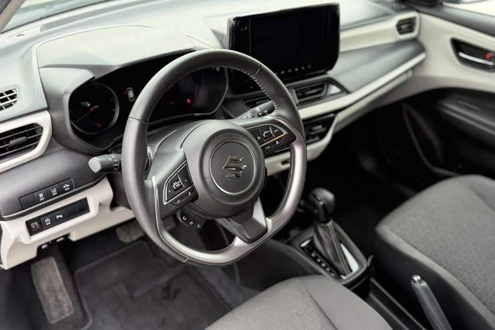 https://cdn.autogreeknews.gr/wp-content/uploads/2026/08/Suzuki-Swift-1.2-Hybrid-CVT-2025-used-3.jpg