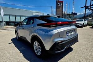 Toyota-C-HR-PHEV-2026-used-5