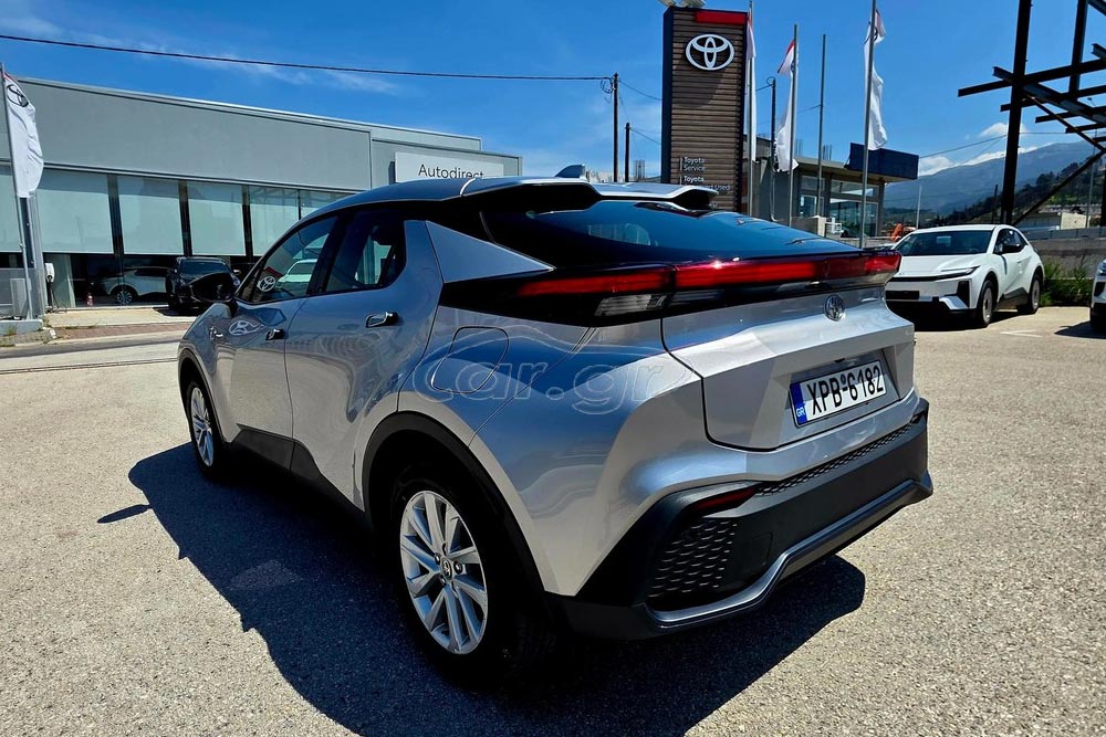 https://cdn.autogreeknews.gr/wp-content/uploads/2026/08/Toyota-C-HR-PHEV-2026-used-5.jpg