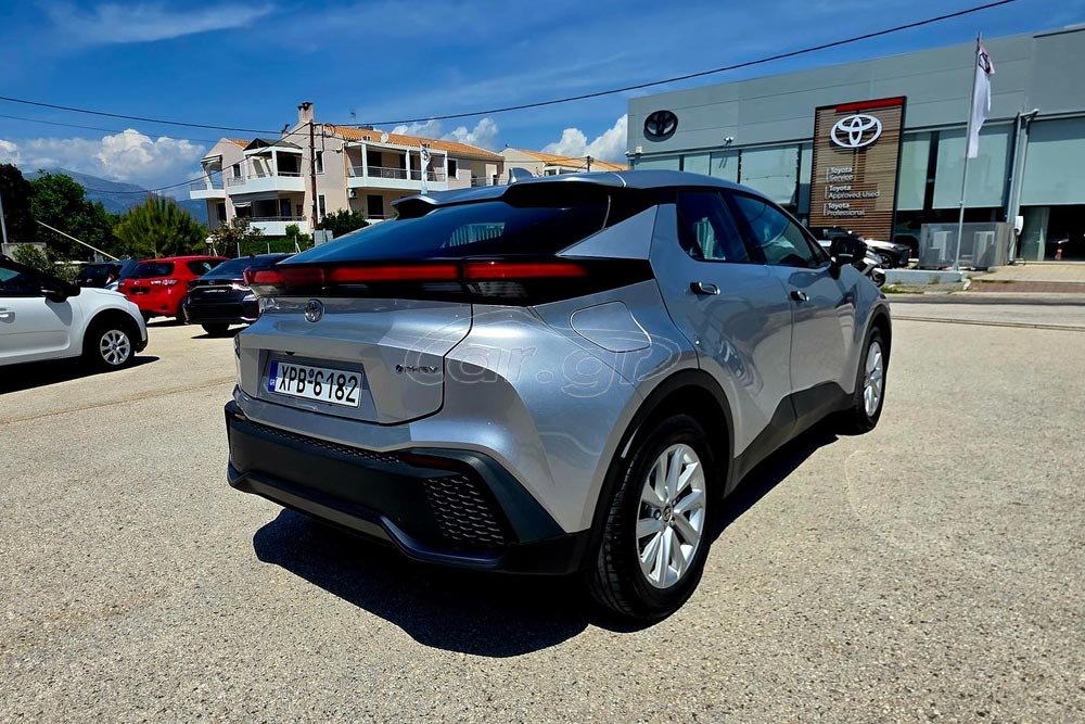 https://cdn.autogreeknews.gr/wp-content/uploads/2026/08/Toyota-C-HR-PHEV-2026-used-6.jpg