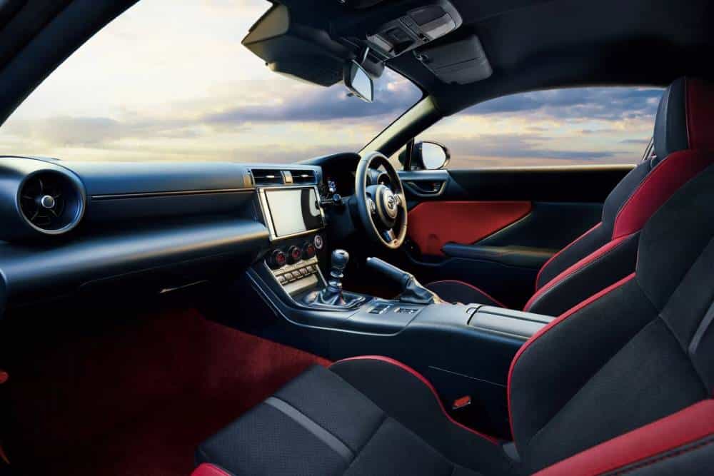 https://cdn.autogreeknews.gr/wp-content/uploads/2026/08/Toyota-GR-86-Update-Japan-4-2048x1366-1.jpg