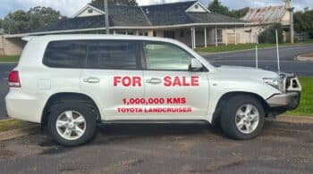 Toyota Land Cruiser πωλείται ένα χιλιόμετρο πριν το εκατομμύριο