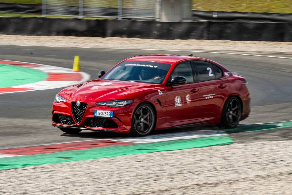 Δωρεάν μαθήματα οδήγησης στους αγοραστές Alfa Romeo QV