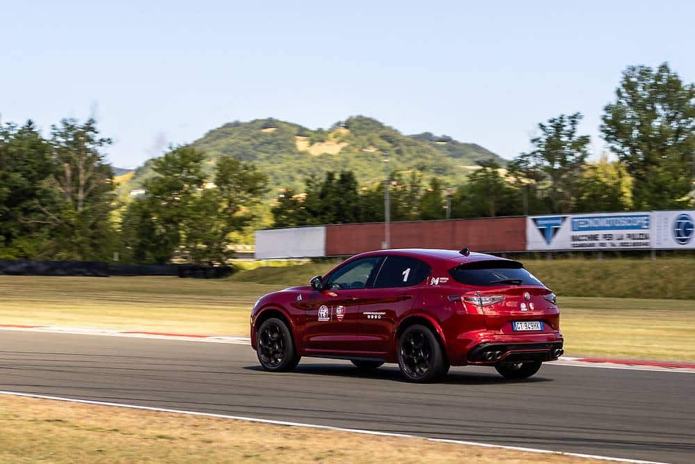 https://cdn.autogreeknews.gr/wp-content/uploads/2026/08/alfa-romeo-driving-academy-5.jpg