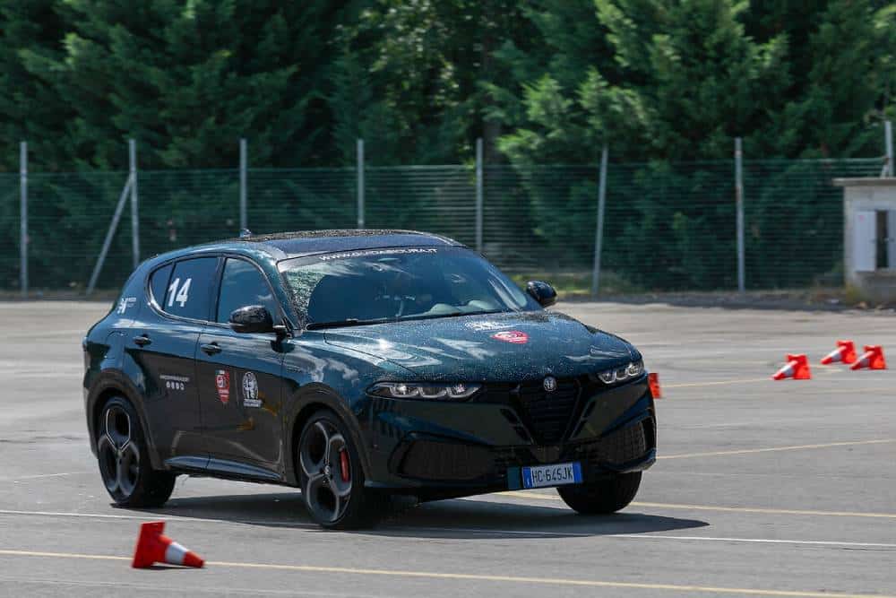 https://cdn.autogreeknews.gr/wp-content/uploads/2026/08/alfa-romeo-driving-academy-7.jpg