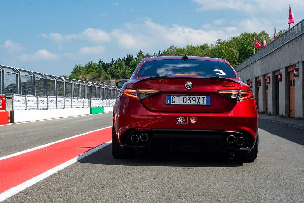 https://cdn.autogreeknews.gr/wp-content/uploads/2026/08/alfa-romeo-driving-academy-9.jpg