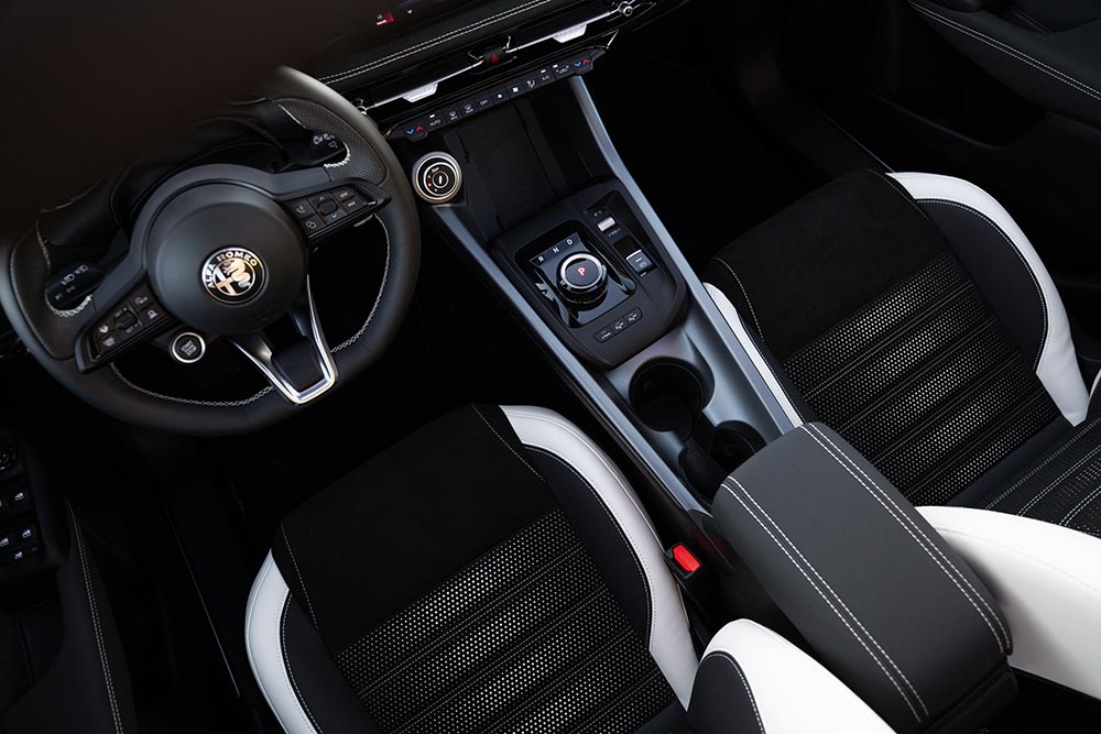 https://cdn.autogreeknews.gr/wp-content/uploads/2026/08/alfa-romeo-tonale-2026-6.jpg
